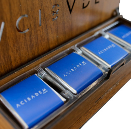 Özel Tasarım Kutulu Çikolata Acıbadem (Ahşap)